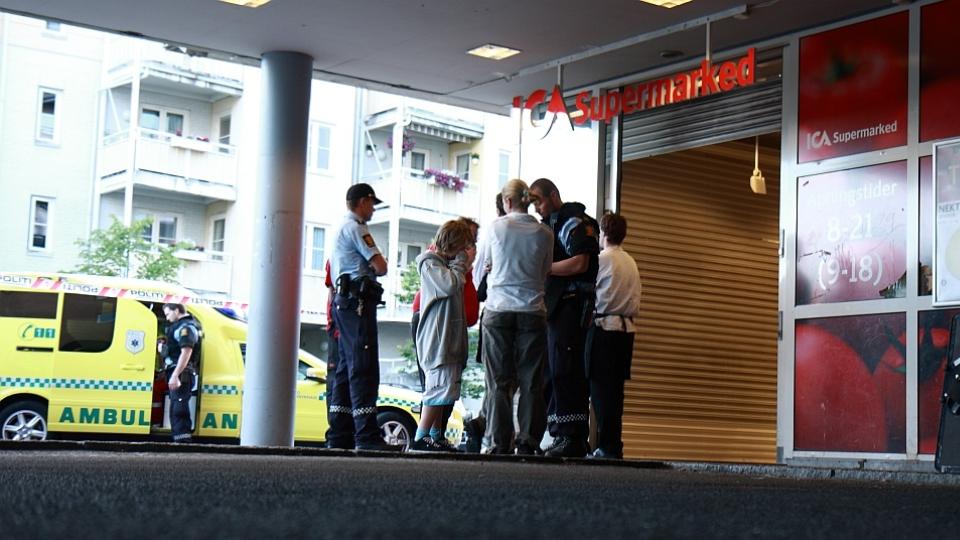 AVH�RER VITNER: B�de voksne og barn var til stede i butikken under ranet. Foto: Svein Gustav Wilhelmsen