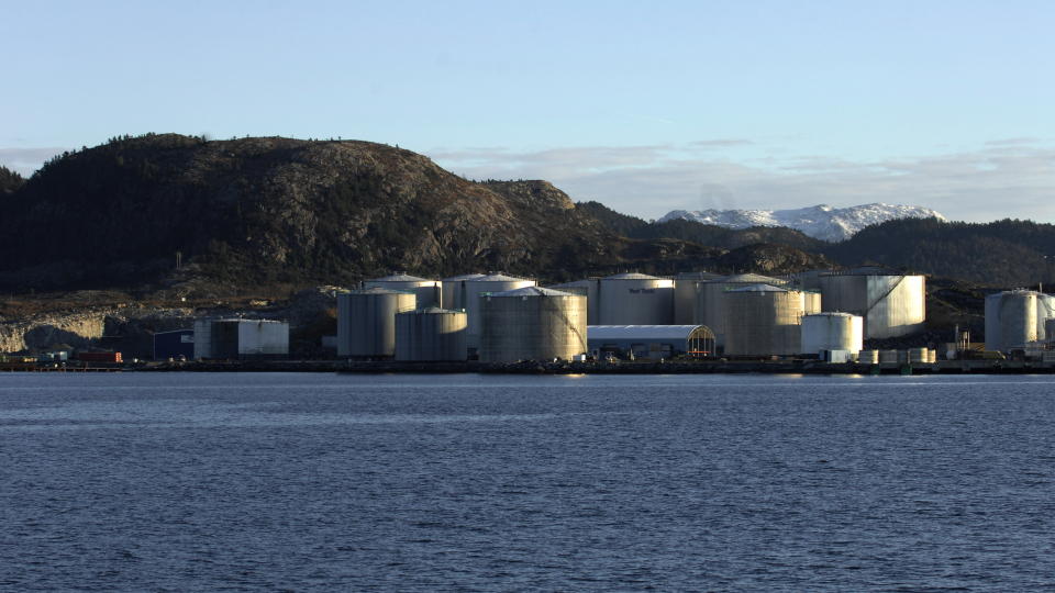  VEST TANK-ULYKKEN: Her, ved anlegget til det som i dag heter Alexela Sl�v�g, eksploderte to tanker i 2007. �kokrim har avdekket en rekke ulovlige forhold ved driften. Foto: SCANPIX.