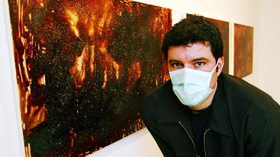 INVITERER: Morten Viskum �nsker � gi Vetle Lid Larssen en gratisbillett til Vestfossen kunstlaboratorium for � vise fram provoserende billedkunst som ikke er pubertale floskler. Her fra utstillingen �Blod og Glitter� i 2002. Foto: Oddmund Lunde