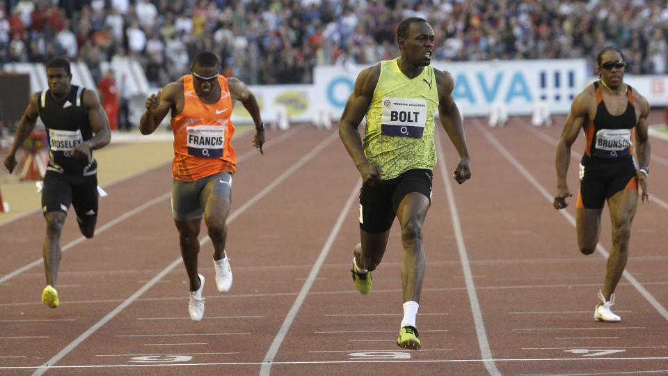 FULL KONTROLL: Jamaicanske Usain Bolt er �penbart i rute denne sesongen ogs�. I Tsjekkia l�p han inn til �rsbeste i verden, om enn med litt for mye medvind til at den skrives opp som akkurat det. Foto: SCANPIX/AP/Petr David Josek
