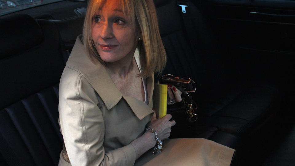 AVVISER ALL KRITIKK: Forlaget til Harry Potter-forfatter J. K. Rowling mener anklagene om plagiat er grunnl�se. - Boka var p� 36 sider og ble knapt distribuert, sier Bloomsbury. Foto: Scanpix