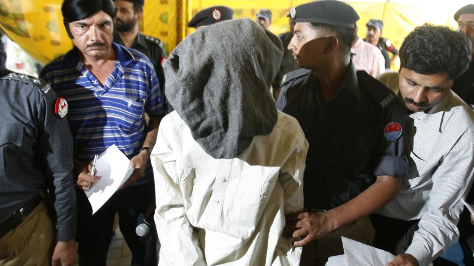 CRICKETDRAP: En mann er p�grepet, mistenkt for � v�re delaktig i cricketmassakren i Lahore, Pakistan i mars. �tte personer - seks politimenn og to sivile - d�de i angrepet. Foto: SCANPIX/REUTERS/Mohsin Raza