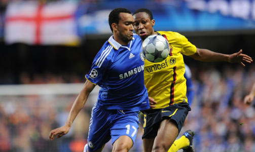 M� SONE TRE KAMPER: Jos� Bosingwa kalte Tom Henning �vreb� i en tyvi portugisiske medier og er n� utestengt i tre kamper. Foto: AFP