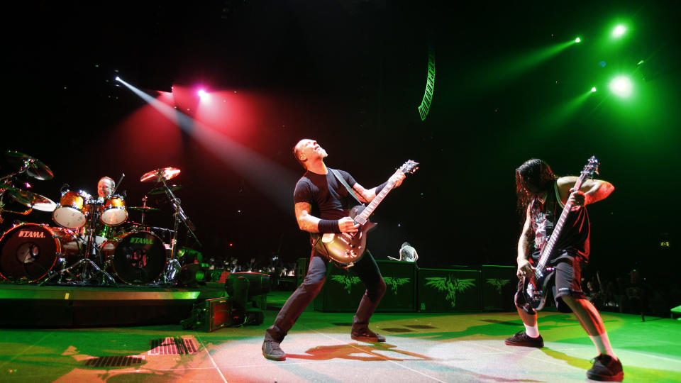 PUBLIKUMSST�TTE:  Publikum i Oslo Spektrum spilte p� lag med Lars Ulrich, James Hetfield og Rob Trujillo. Alle Foto: Hans Arne Vedlog