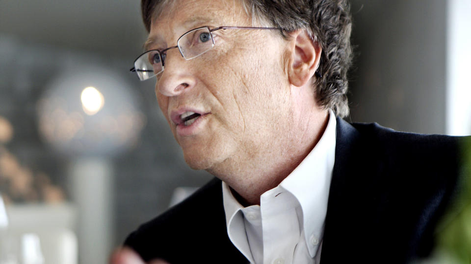 Rik og gavmild: Bill Gates har et voldsomt temperament.
Det viste han ogs� i m�tet med Magasinet da han sv�rt
f�lelsladd forsvarte massive overf�ringer av bistand fra
rike til fattige land. Fra hans og konas egen stiftelse blar
de hvert �r opp 13 milliarder kroner til gode form�l.Foto: Mette Randem