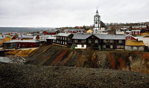 R�ROS: Bergstadens sentrum sett fra slagghaugene. Foto: Ole C. H. Thomassen