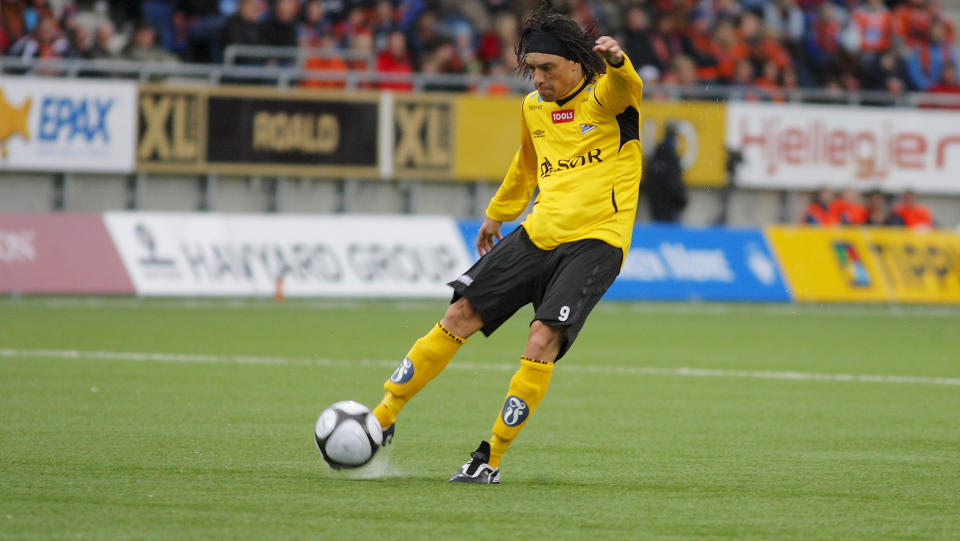 UTE: Start og Cristian Bolanos skuslet bort en tom�lsledelse, og tapte straffemaraton mot L�v-Ham i cupen.
Foto: Svein Ove Ekornesv�g / SCANPIX