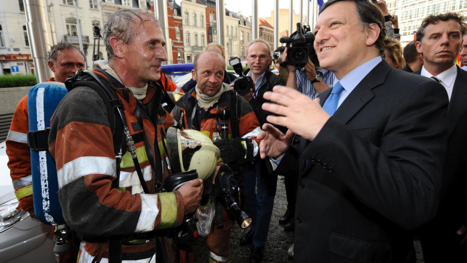 FORTSETTER: EUs toppledere mener Jos� Manuel Barroso (t.h.) b�r f� fem nye �r som president i EU-kommisjonen. Foto: REUTERS / Eric Vidal / SCANPIX    AFP PHOTO/JOHN THYS