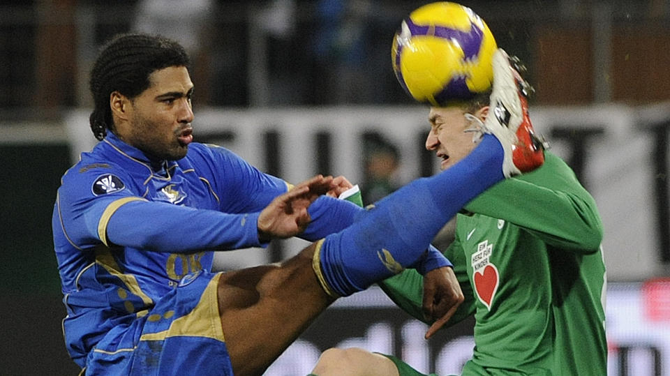 �NSKET AV GAMLEKLUBBEN: Portsmouth-back Glen Johnson har v�rt i Liverpools s�kelys lenge. N� kaster ogs� gamleklubben Chelsea seg inn i kampen om landslagsbacken. Foto: Fabian Bimmer / AP.
