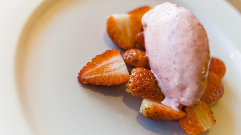 YOGHURTIS MED JORDB�R: 90 minutter.