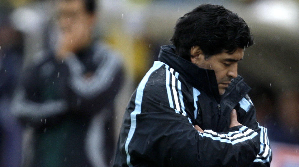 FORN�RMET: Diego Maradona har ingenting mot � ta psykiske og fysiske tester. Men da m� klubbpresidenten i River Plate ogs� gj�re det. Foto: Martin Mejia / AP.