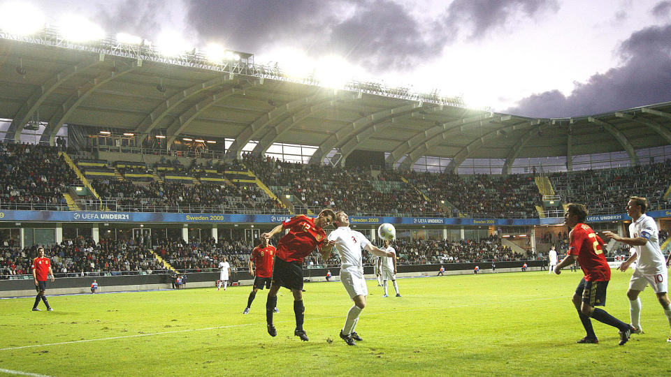 UTSTILLINGSVIDUET: U21-kampene i Sverige blir fult tett av agenter og speidere fra hele Europa. I g�r kveld vant England 2-0 mot Spania i G�teborg. Foto: REUTERS