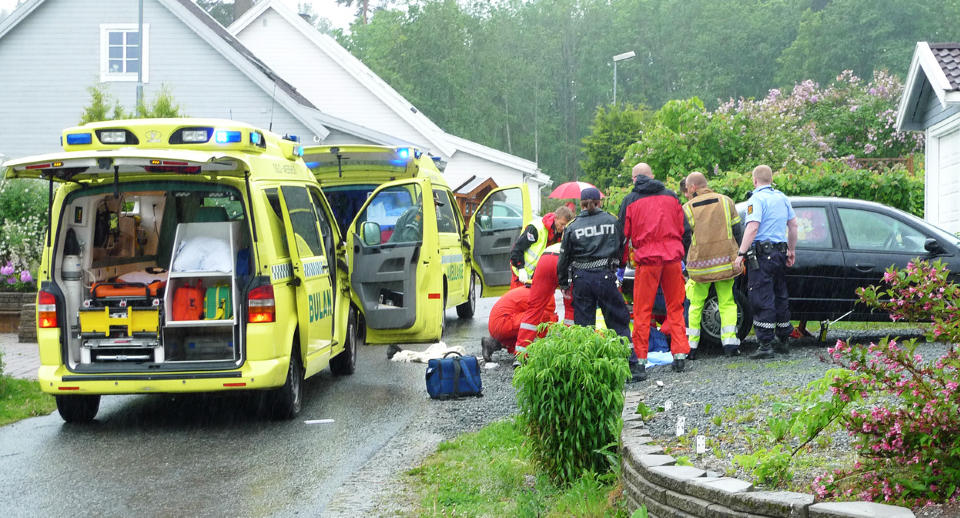 I SJOKK: Den 28-�rige bilf�reren var i g�r i sjokk etter � ha funnet den hardt skadde skolejenta under bilen sin i innkj�rselen hjemme. Foto: TOR KEISER