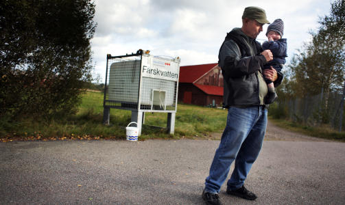  ANKER: Norske Svein Henriksen, som er n�rmeste nabo til tomta der giftt�nnene ble funnet i 2007, har bestemt seg for � anke saken mot Porolon. Foto: Jari V�litalo/ Halllandsposten.