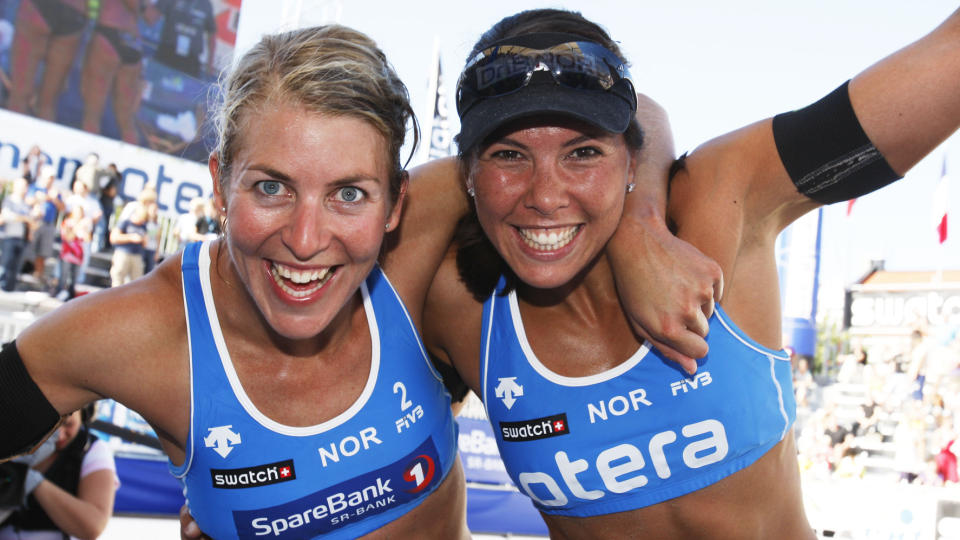 LADER OPP TIL VM P� HJEMMEBANE: Ingrid T�rlen og Nila H�kedal hadde ingen problemer i den f�rste kampen i Berlin, hvor de banket det tyske paret 2-0. Foto: Tor Erik Schr�der / SCANPIX