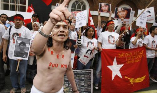 PROTESTER: I London. Foto: REUTERS/SCANPIX