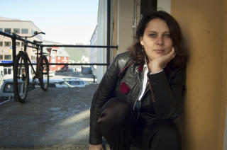 VIL HA FOLK TIL � BRY SEG: I g�r viste Margreth Olin (39) filmen �Engelen� for Europas justisministre i Troms�. Hun h�per den kan f� alle til � bry seg litt mer om det som skjer innenfor hjemmets fire vegger. Foto: Kaja Baardsen