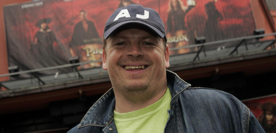 ALENE P� SCENE: Tommy Steine st�r b�de foran og bak �It's not only only�. Det blir for tynt, for lett og for spinkelt. Her er Steine avbildet ved en annen anledning. Foto: Heiko Junge / SCANPIX