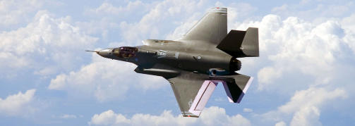 NY GENERASJON: F-15 Lightning II, ogs� kjent som Joint Strike Fighter, er fremdeles p� teststadiet, og derfor forbundet med flere usikkerhetsfaktorer. Foto: AFP/SCANPIX