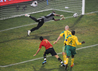 1-0: David Villa sendte sin egen straffebom i m�l. Foto: Roberto Schmidt / AFP.