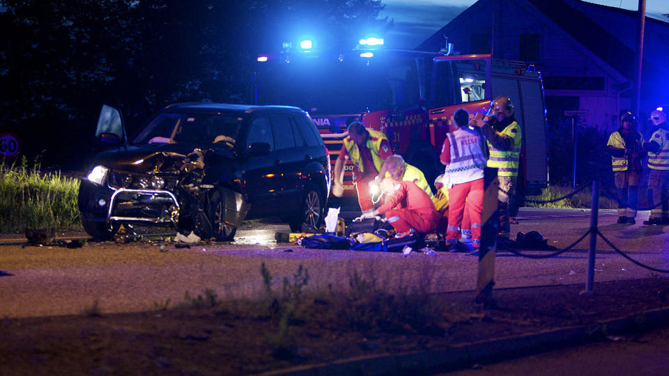 D�DSULYKKE: En 38 �r gammel motorsyklist omkom etter � ha kollidert med denne bilen p� riksvei 19 i Borre i Vestfold ved 01-tiden i natt Foto: Peder Gjers�e