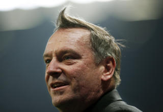 INTERESSERT: Hull-styreformann Paul Duffen mener Owen er en fantastisk fotballspiller. Foto: Adrian Dennis / AFP.