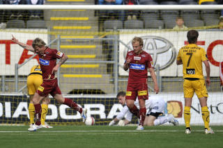 TOK LEDELSEN:Bj�rn Helge Riise satte inn sitt femte for sesongen. Foto: Anders Vanderloock / SCANPIX