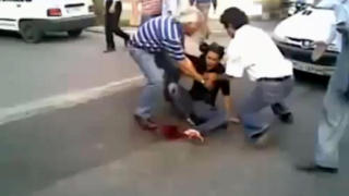 SKUTT: Den iranske kvinnen ble skutt og drept under g�rsdagens sammenst�t i Teheran.Foto: AFP PHOTO/HO/YouTube/SCANPIX