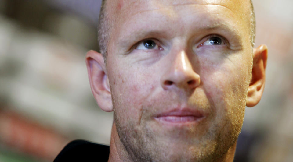 IRRITERT: Henning Berg mener LSK burde hatt straffe da Igibeor gikk ned i Glimt-feltet f�r ti minutter var spilt. Det fikk han ikke. Foto: Sara Johannessen / SCANPIX