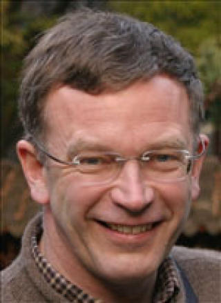 MISTENKER FUSK: Direkt�r i PRIO, Stein T�nnesson, mener rapporten kan tyde p� massivt valgfusk. Foto: PRIO