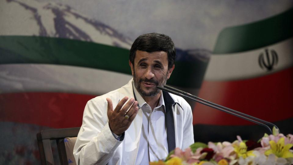 VALGFUSK?: Den iranske President Mahmoud Ahmadinejad fikk 113 prosent flere stemmer under dette valget i Iran sammenlignet med i valget 2005. (AP Photo/Ben Curtis, File)
