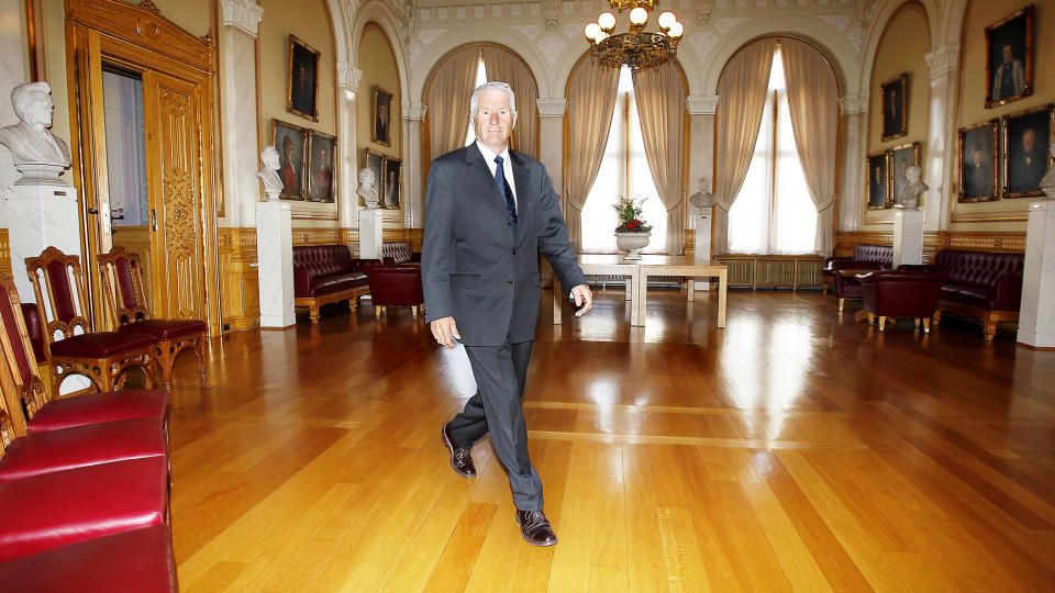 SISTE SAG P� JOBB: Stortingspresident Thorbj�rn Jagland (58) trekker seg ut av norsk politikk n�r han n� forlater Stortinget. Han utelukker comeback, selv om han ikke skulle bli valgt til generalsekret�r i Europar�det. Her er han i Eidsvoll-galleriet p� Stortinget. Foto: Hans Arne Vedlog