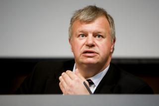 RINGTE: Helseminister Bjarne H�kon Hanssen ringte tre forskjellige helsetopper om kameratens sykehusproblemer. Foto: H�kon Mosvold Larsen / SCANPIX