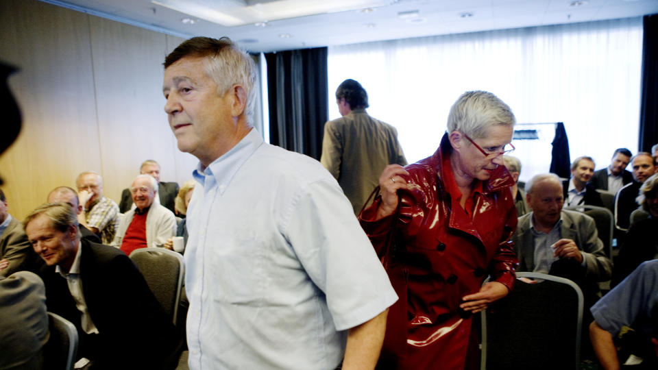 F�R KRITIKK: P� gereralforsamlingen i forrige uke, ba Dagbladets Stiftelse styreleder i Berner Gruppen, Jens P. Heyerdahl, om � g� av. Til h�yre Dagblad-redakt�r Anne Aasheim. Foto: Torbj�rn Gr�nning