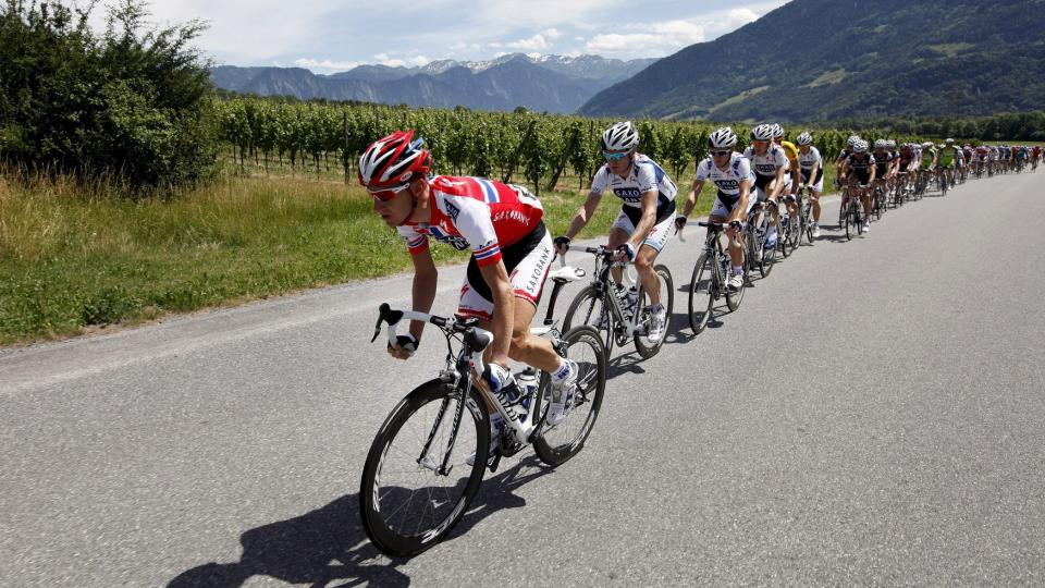 F�R TILLIT: Kurt Asle Arvesen blir nok en gang en viktig brikke i Bjarne Ris' jakt p� suksess i Tour de France.Foto: SCANPIX/EPA/JEAN-CHRISTOPHE BOTT