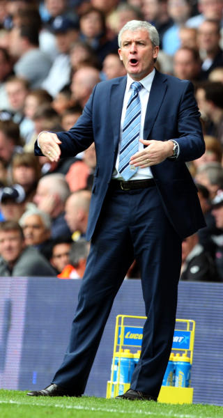 INGEN KRISE: City-manager Mark Hughes har f�tt store midler i jakten p� � gj�re City til en toppklubb. N� er enda en brikke straks klar.Foto: AP