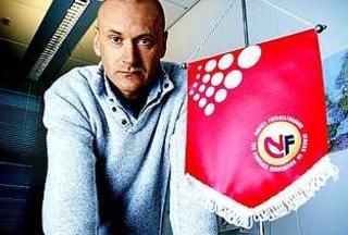 - DET VAR EN GLIPP: - Det eneste vi ba ble holdt unna offentligheten, var kostnadsoverslagene, sier NFFs informasjonssjef Roger Solheim til Dagbladet. Arkivfoto: J�rn. H. Moen/Dagbladet