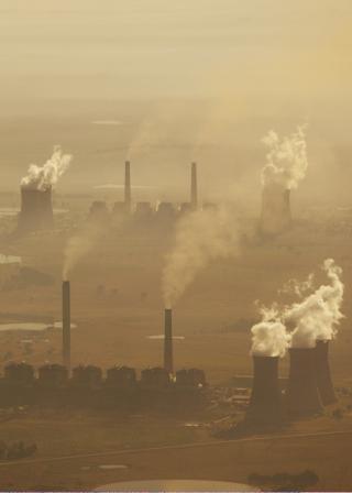 KULLKRAFT: ZERO mener energieffektiviteten i bensingjerrige biler er p� niv� med kullkraft og at de st�r i veien for nullutslippsbiler. Her er kullkraftverk utenfor Pretoria i S�r Afrika.
Foto: Cornelius Poppe / SCANPIX