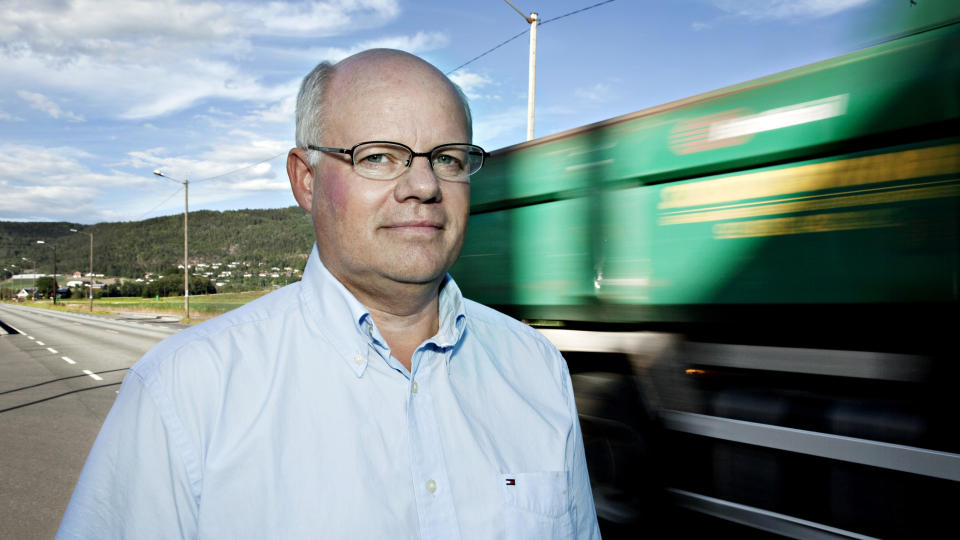 SURREALISTISK: Forstander i Den Kristelige Menighet i Drammen, Harald Kronstad, sier ulykken Susanne Auke (13) ble utsatt for er surrealistisk, og at det er vanskelig � holde gr�ten tilbake. Menigheter over hele verden ber n� for at 13-�ringen skal klare seg gjennom de livstruende skadene hun har f�tt. Foto: Nina Hansen