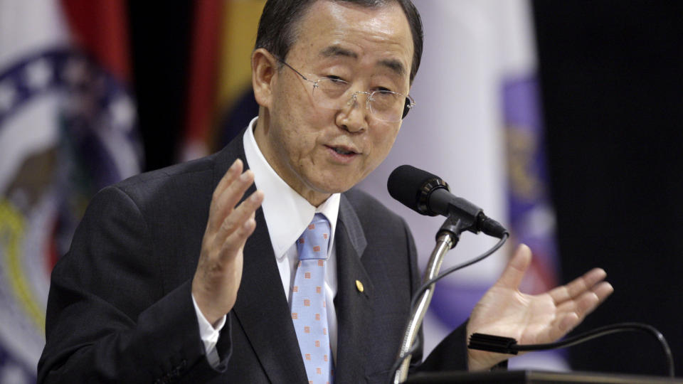 SKARP ADVARSEL:  FNs generalsekret�r Ban Ki-moon krever at iranske myndigheter straks slutter � bruke makt og arrestere sivile som protesterer mot valgutfallet i landet. Foto: AP Photo/Jeff Roberson