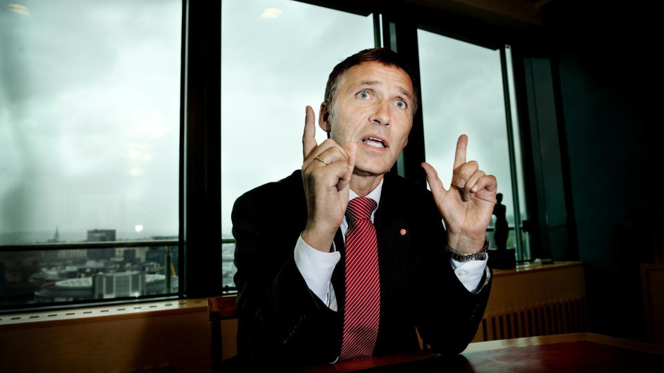 STOPPER OPP: If�lge Bellonas Frederic Hauge er det hos Jens Stoltenberg regjeringas fornybarsatsing stopper opp. Fornybar energi er det omr�det hvor regjeirngen har brudt flest l�fter, if�lge milj�vernorganisasjonen. I dag oppsummerer Jens Stoltenberg sine fire �r som statsminister. Foto: John Terje Pedersen.