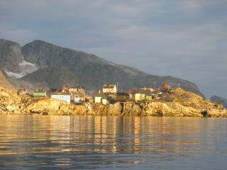 SM�LANDSBYER: Sermiligaaq s�r�st p� Gr�nland har rundt 200 innbyggere. Foto: Wikimedia commons