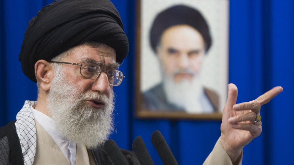VIL TILBY AVTALE: Ayatolla Ali Khamenei. Foto: Morteza Nikoubazl/REUTERS