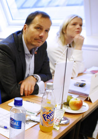 SKEPTISK: Helsebyråd i Oslo Sylvi Listhaug sammen med Per-Arne Lodding Olsen under Frps landsstyremøte i Oslo. Foto: Erlend Aas / SCANPIX SKEPTISK: Helsebyråd i Oslo Sylvi Listhaug sammen med Per-Arne Lodding Olsen under Frps landsstyremøte i Oslo. Foto: Erlend Aas / SCANPIX