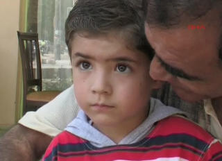 EN HELDIG GUTT:  Fire �r gamle Muhammet Dirlik sammen med pappa Ibrahim Halil Dirlik. Foto: REUTERS/SCANPIX