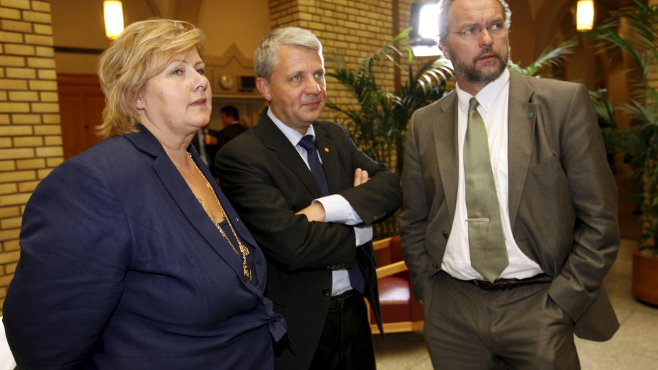 MEST SANNSYNLIG: En mindretallsregjering med H�yre, KrF og Venstre er mer sannsynlig enn en regjering med H�yre og Fremskrittspartiet, mener Venstre-leder Lars Sponeheim. Her sammen med H�yre-leder Erna Solberg og KrF-leder Dagfinn H�ybr�ten: Foto: Scanpix