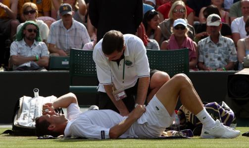 UTSL�TT: Sammenst�tet med balljenta, sendte Llodra ut av �rets Wimbledon-turnering.Foto: SCANPIX/EPA/HUGO PHILPOTT