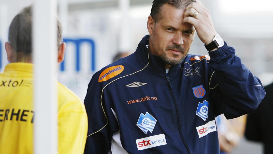 PLANEN KLAR: Aalesund-trener Kjetil Rekdal vurderer to eller tre spisser mot Brann. Etter begredelig scoringsstatistikk de siste kampene vil Rekdal ha nettsus for tangotr�yene. Foto: Trond Teigen / SCANPIX