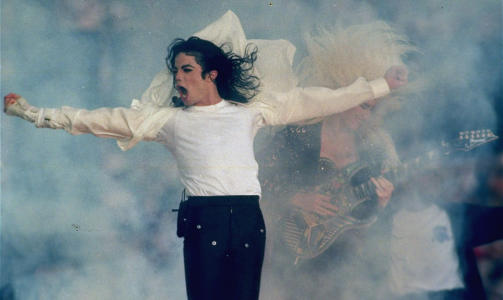 G�TT BORT: Michael Jacksons d�d har rystet verden. Her fra Jacksons konsert p� Super Bowl i 1993. Foto: AP Photo/Rusty Kennedy/Scanpix