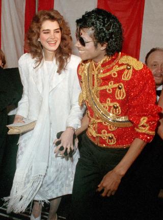 STJERNER: Brooke Shields og Michael Jackson under den ellevte American Music Awards i Los Angeles.  Foto: Scanpix/AP